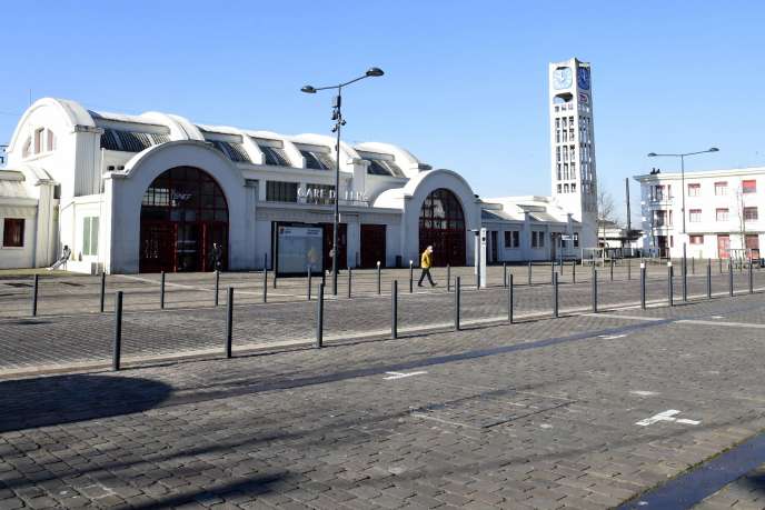3月6日（周六）周末，Pas-de-Calais市位于Lens车站前。