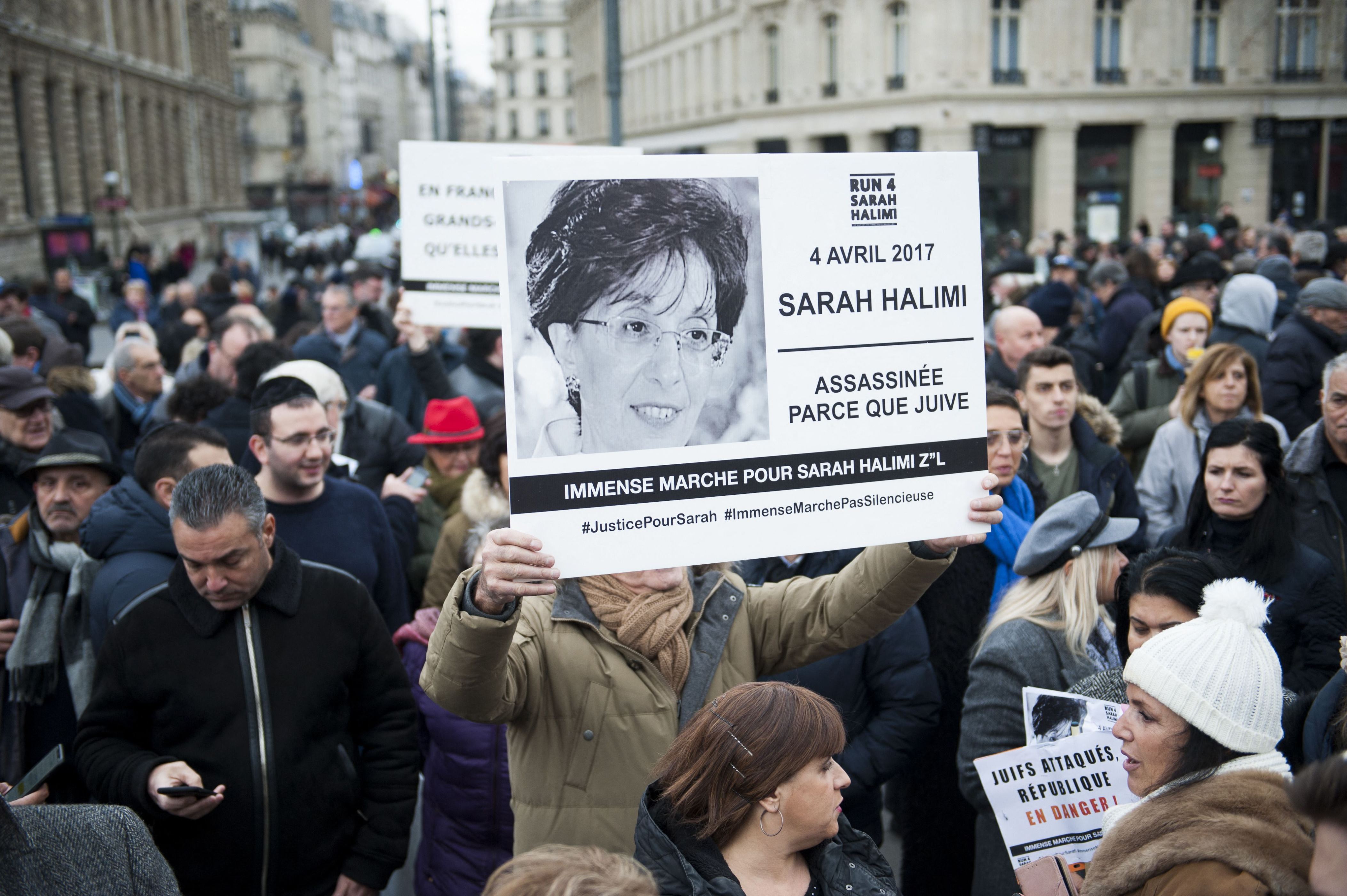 于2020年1月20日在巴黎为纪念莎拉·哈利米（Sarah Halimi）漫步。