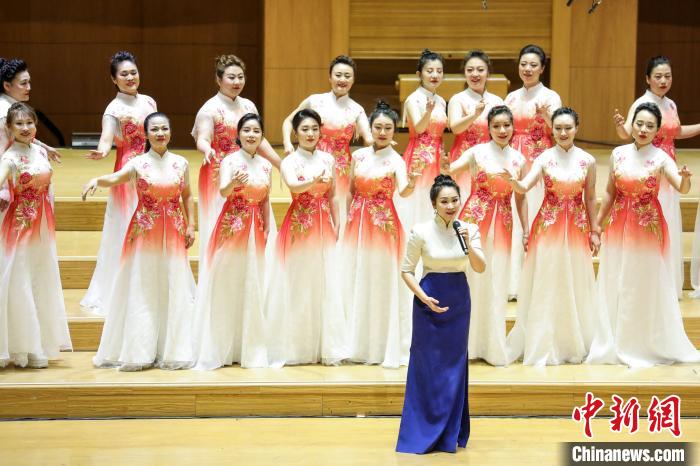 中央民族乐团《华韵新声——唱支心歌给党听》演出现场。中国对外文化集团供图